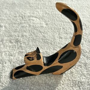 Vintage folk art hand carved‎ wooden cat sculpture MCM figurine hand painted